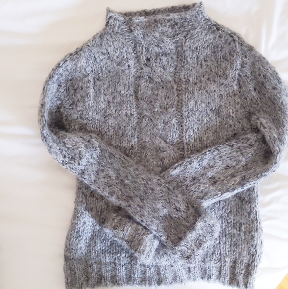 Free People Sweaters - FREE PEOPLE Sweater cable knit crew neck